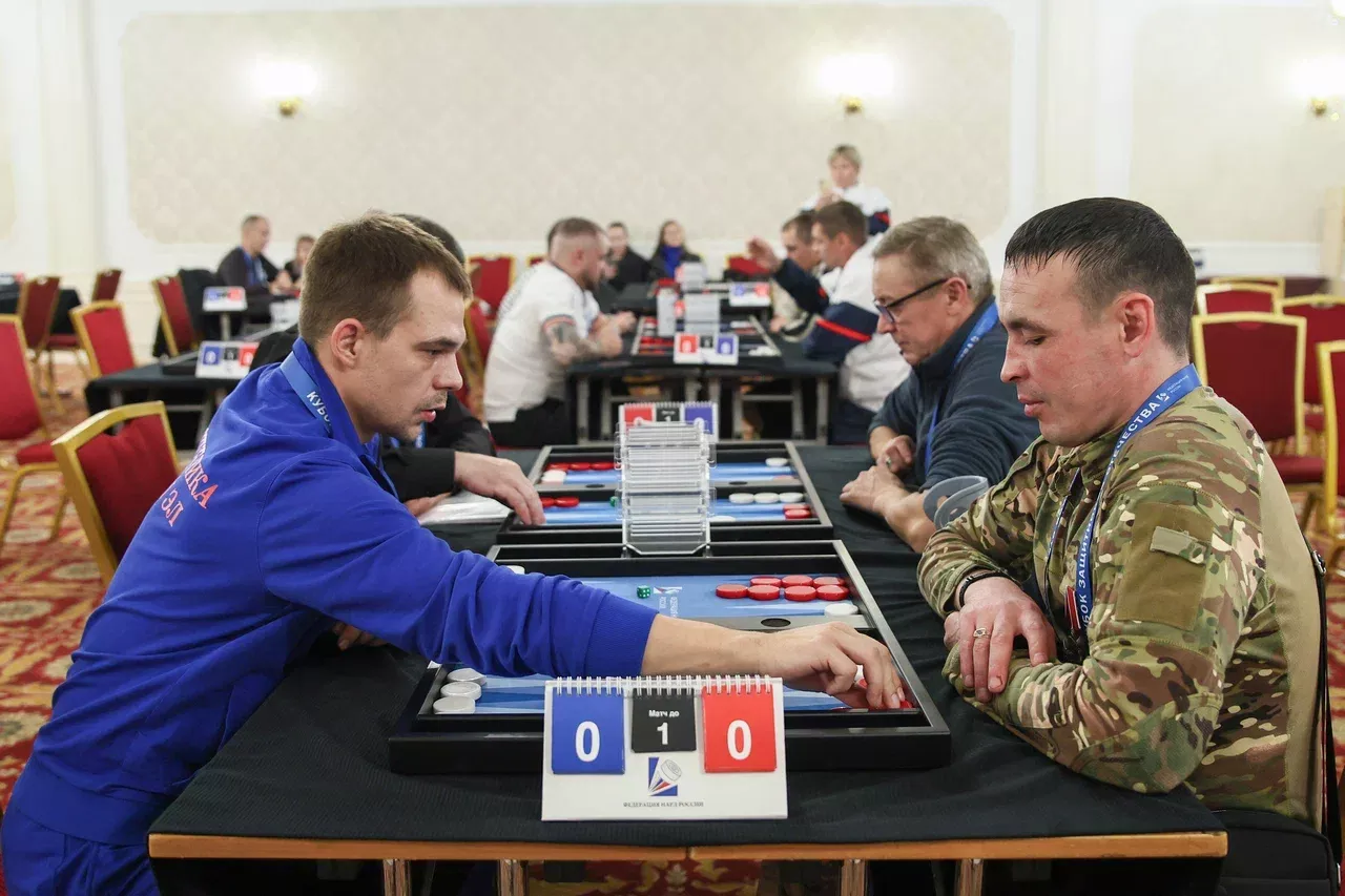Ветераны из 15 регионов сыграли в нарды на турнире в Казани