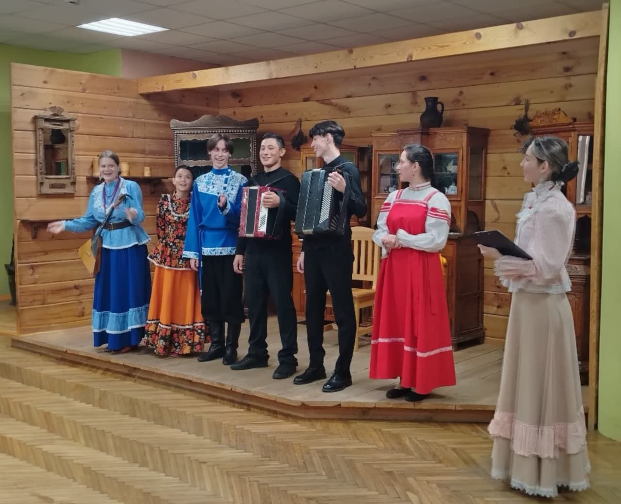 Студенты музыкального колледжа представили постановку «Осенины»