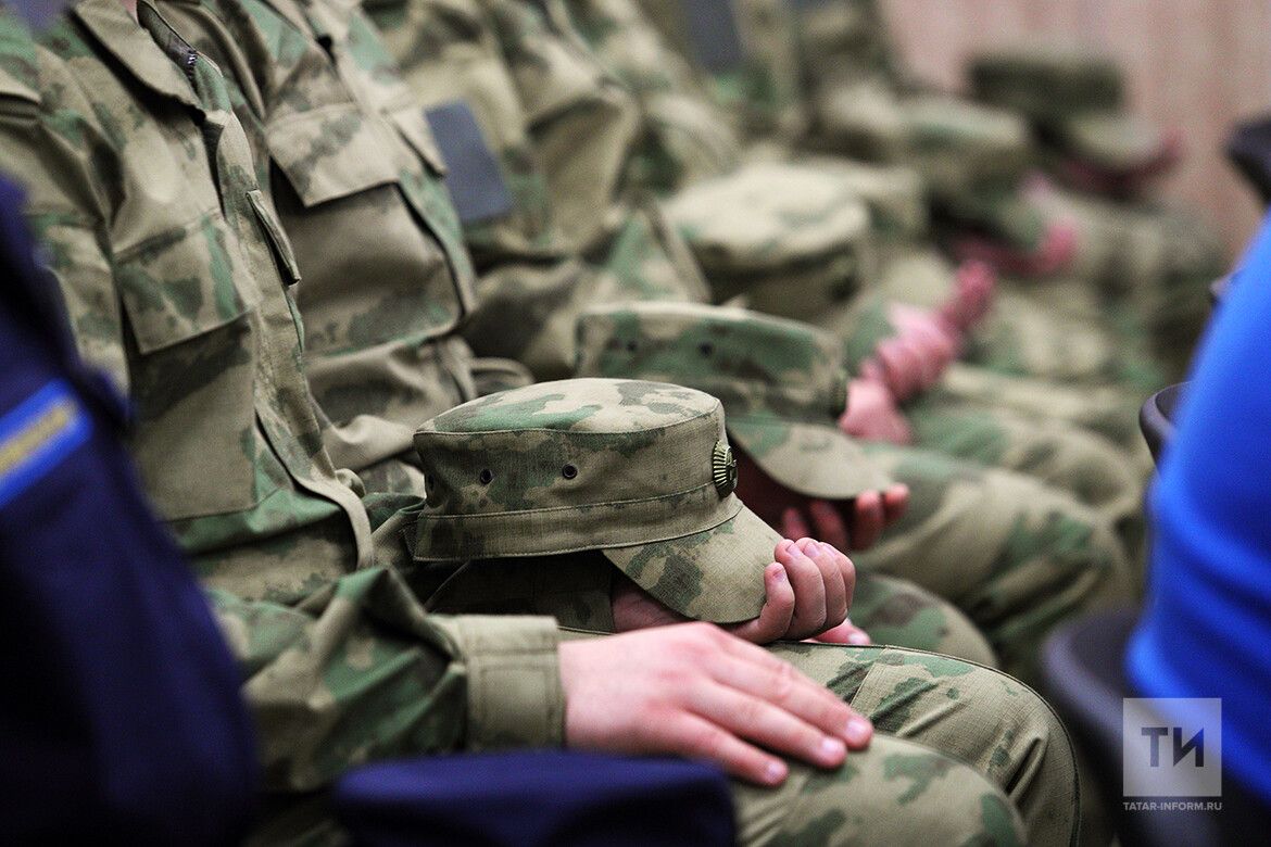 Родственникам погибшего в СВО десантника из Кировской области вручили «Золотую Звезду» Героя России