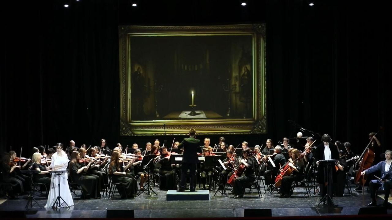 Музыка и литература слились воедино на сцене ДК «Нефтьче» благодаря двум молодежным коллективам