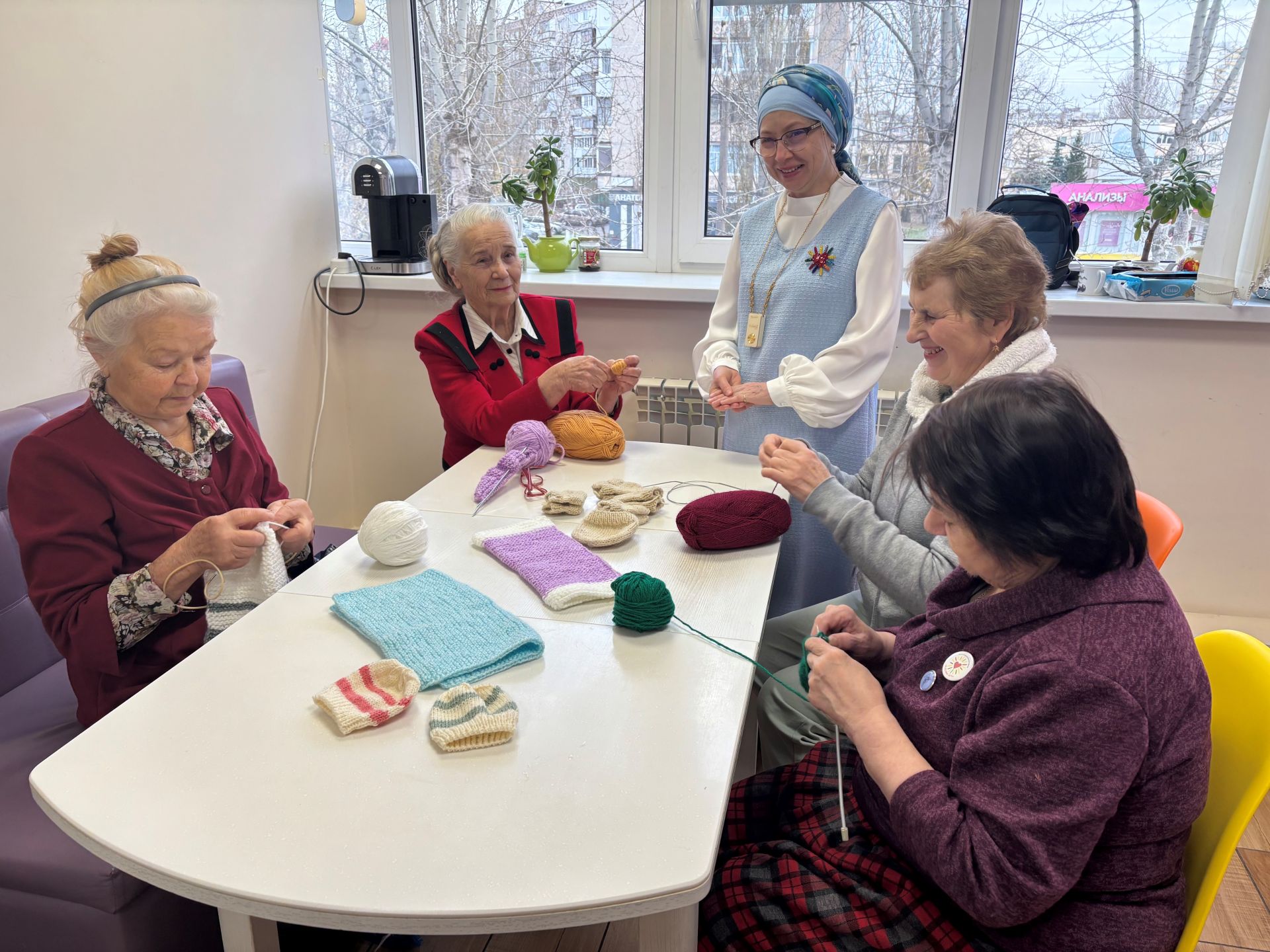 При поддержке ОМК создадут одежду для более 100 недоношенных детей