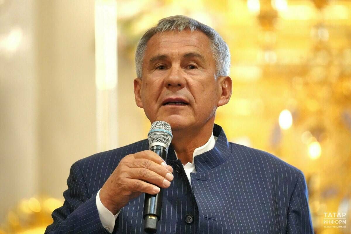 Рустам Минниханов поздравил татарстанцев с Днём народного единства