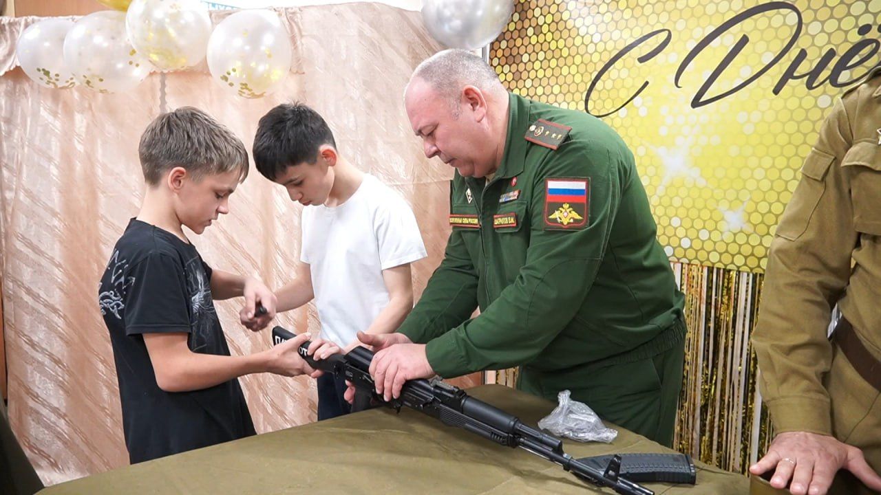 В Альметьевске прошли тематические встречи детей с бойцами СВО и бывшими военными