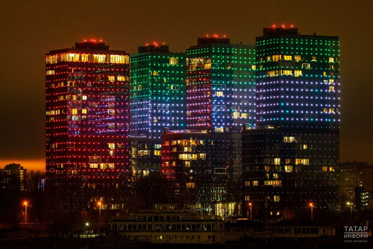 Жилой комплекс «Атлантис» в Казани украсили подсветкой в честь Дня ОАЭ
