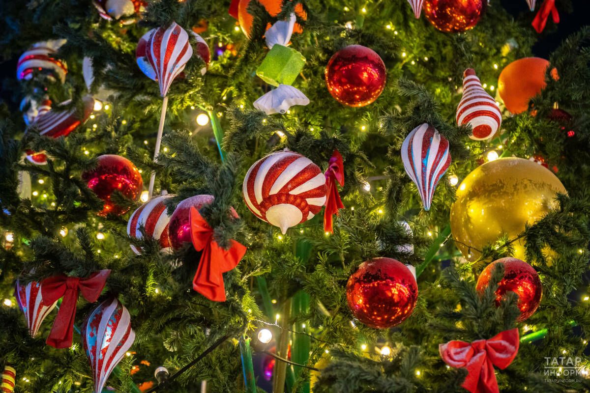 Рустам Минниханов отправил новогодние подарки для детей участников СВО