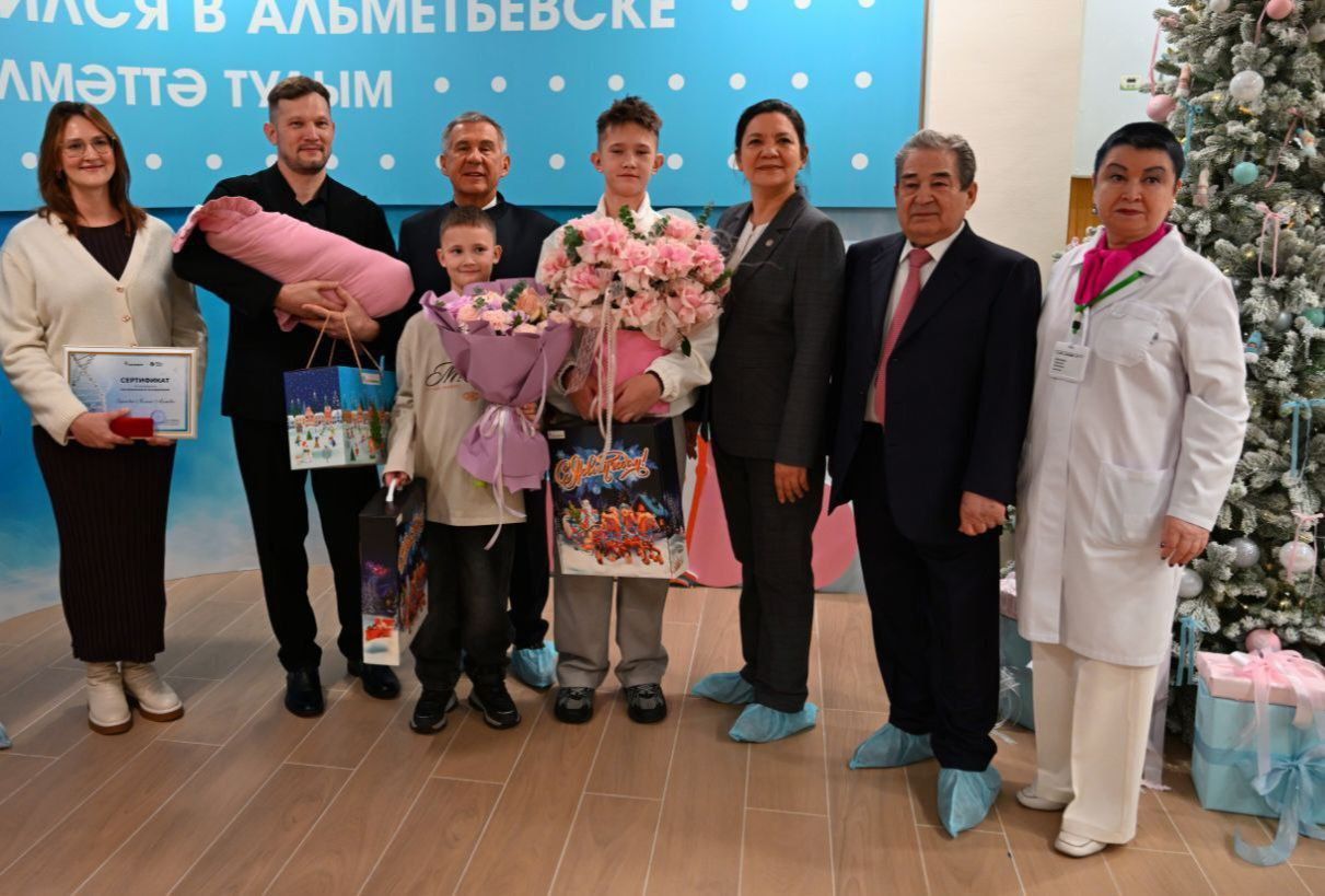 Рустам Минниханов посетил новый перинатальный центр в Альметьевске