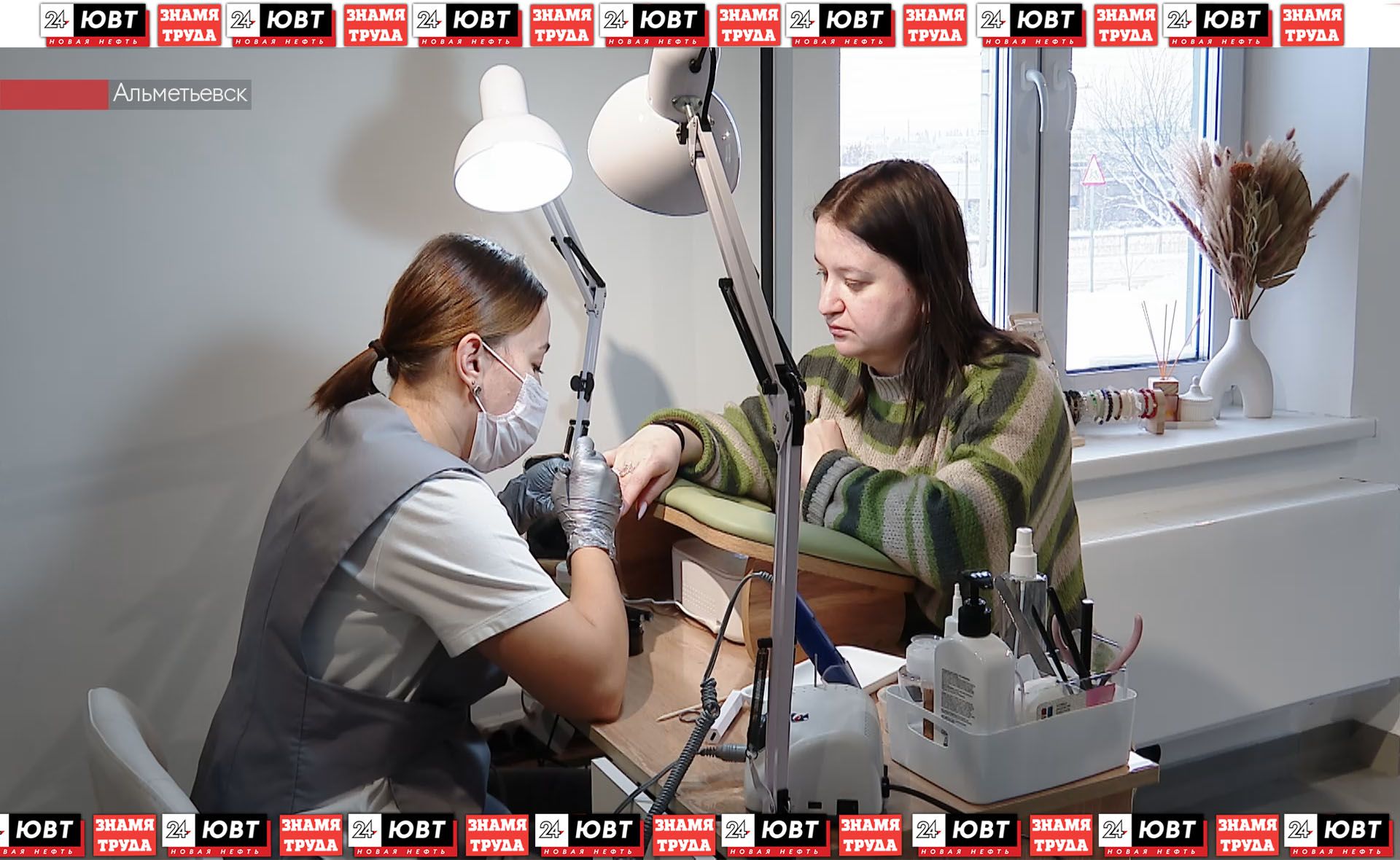 Девушкам Альметьевска рассказали, какой маникюр нужно делать на Новый Год