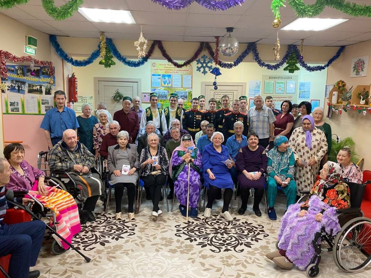 Воспитанники Казанского суворовского училища выступили с концертом в доме-интернате