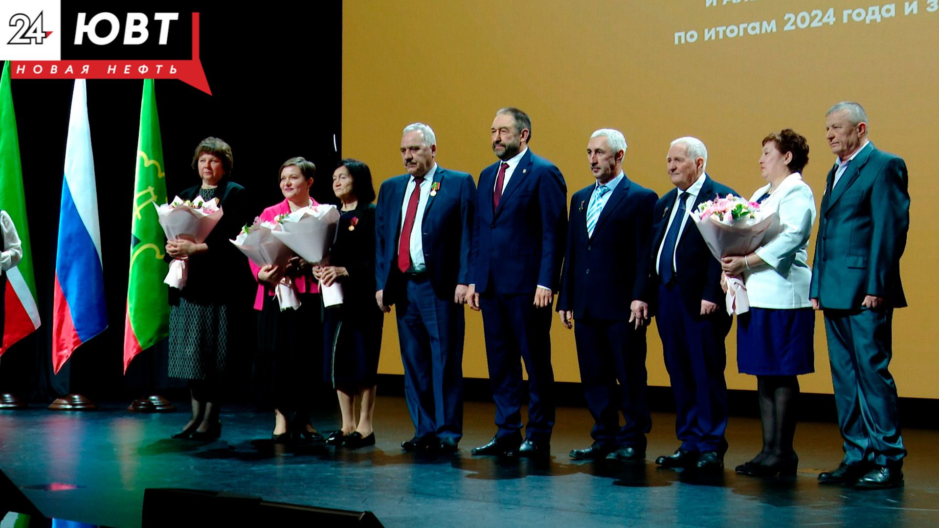 Восемь жителей Альметьевска удостоены республиканских наград Указом Раиса РТ