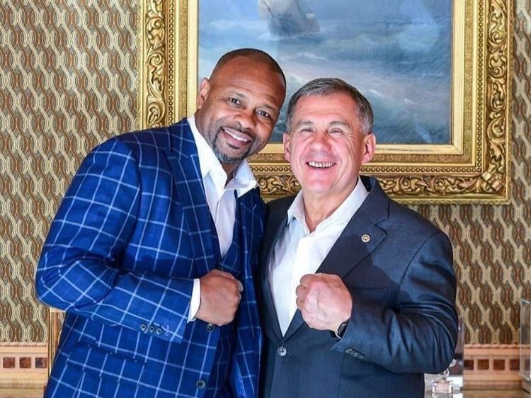 Легенда бокса Рой Джонс-младший посетил Казань