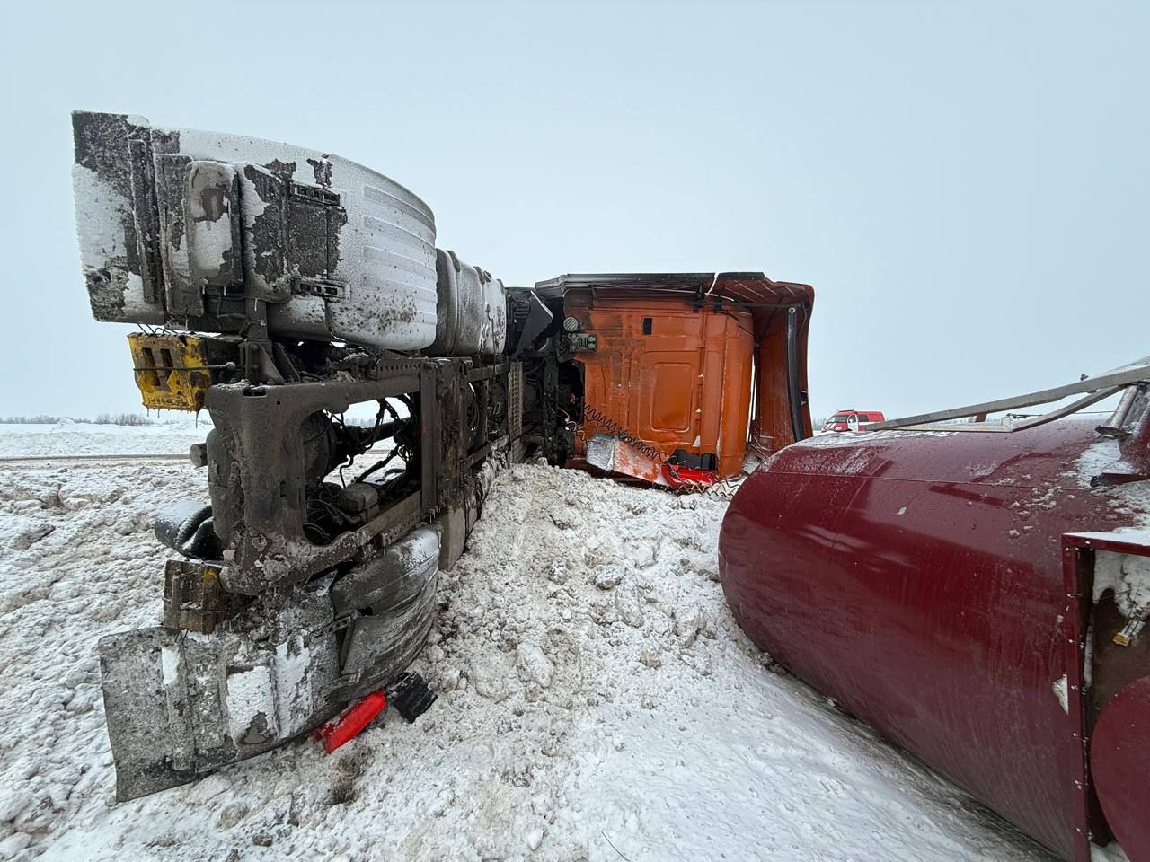 Грузовик с опасной жидкостью перевернулся в Бугульминском районе
