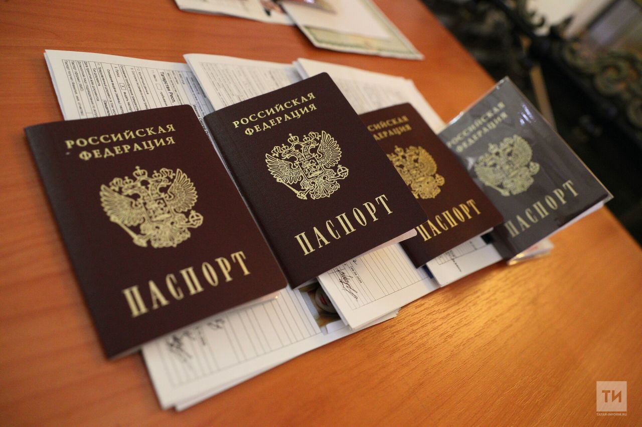 Әлмәттә тантаналы чарада 33 укучы беренче паспортларын алды