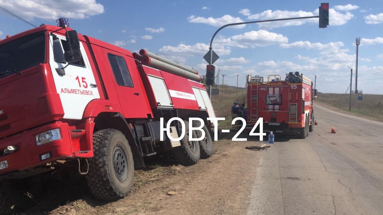 В Альметьевске пожарная машина съехала в кювет