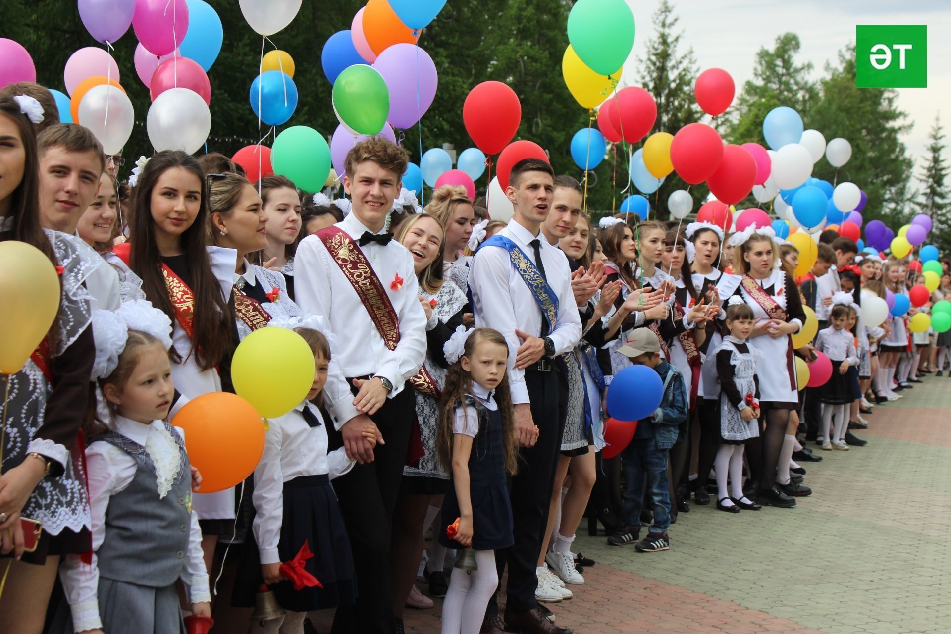 Быел соңгы кыңгырау Әлмәтнең 3,5 меңнән артык укучысы өчен яңгыраячак