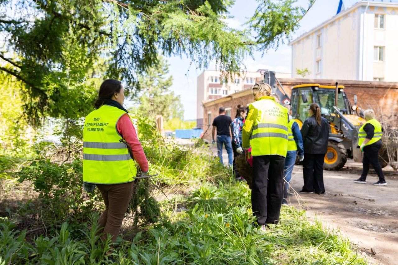 Более 200 альметьевцев приняли участие в городском субботнике
