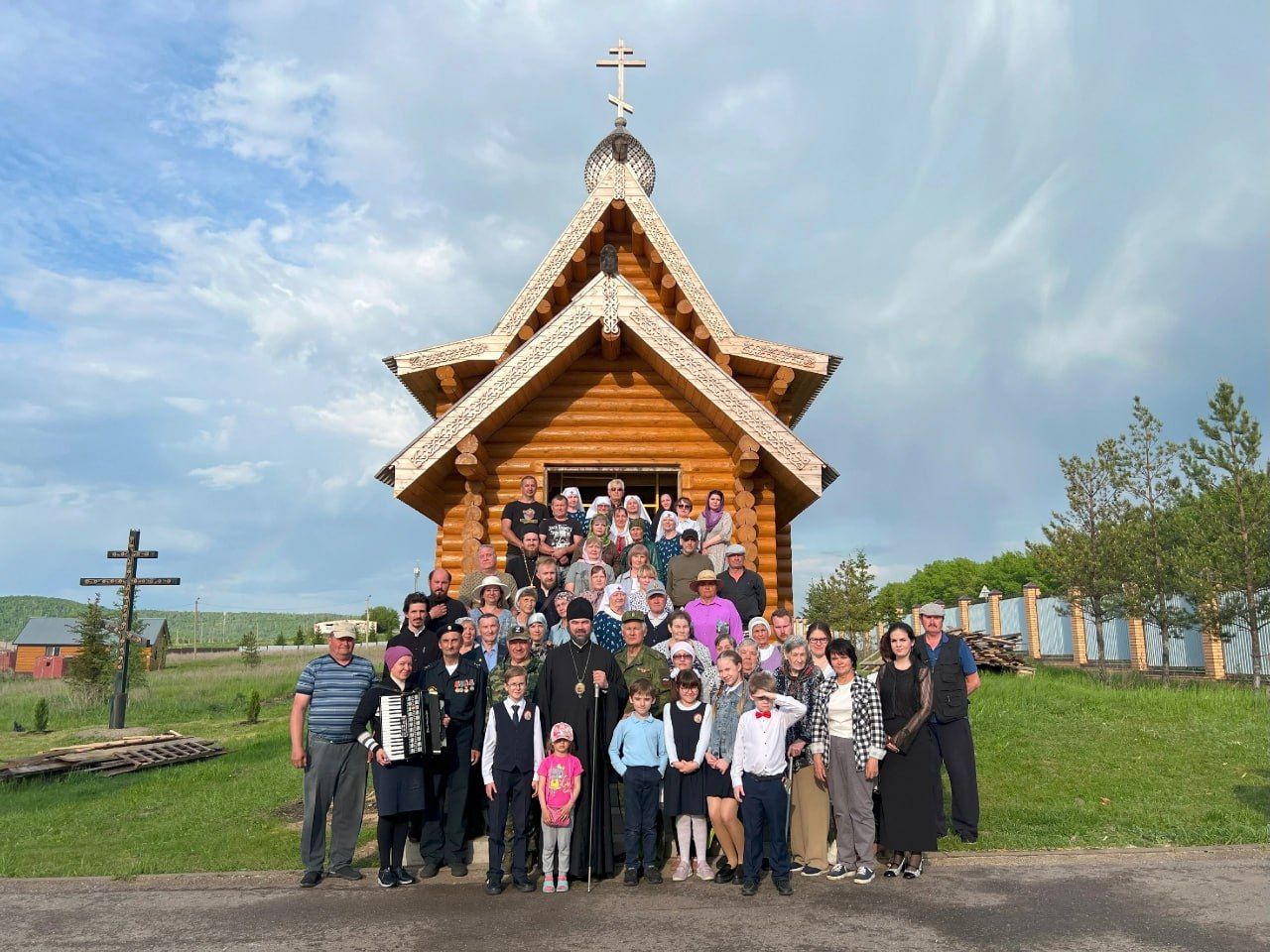 Боевой листок: Альметьевское духовенство продолжает поддержку военнослужащих и их семей