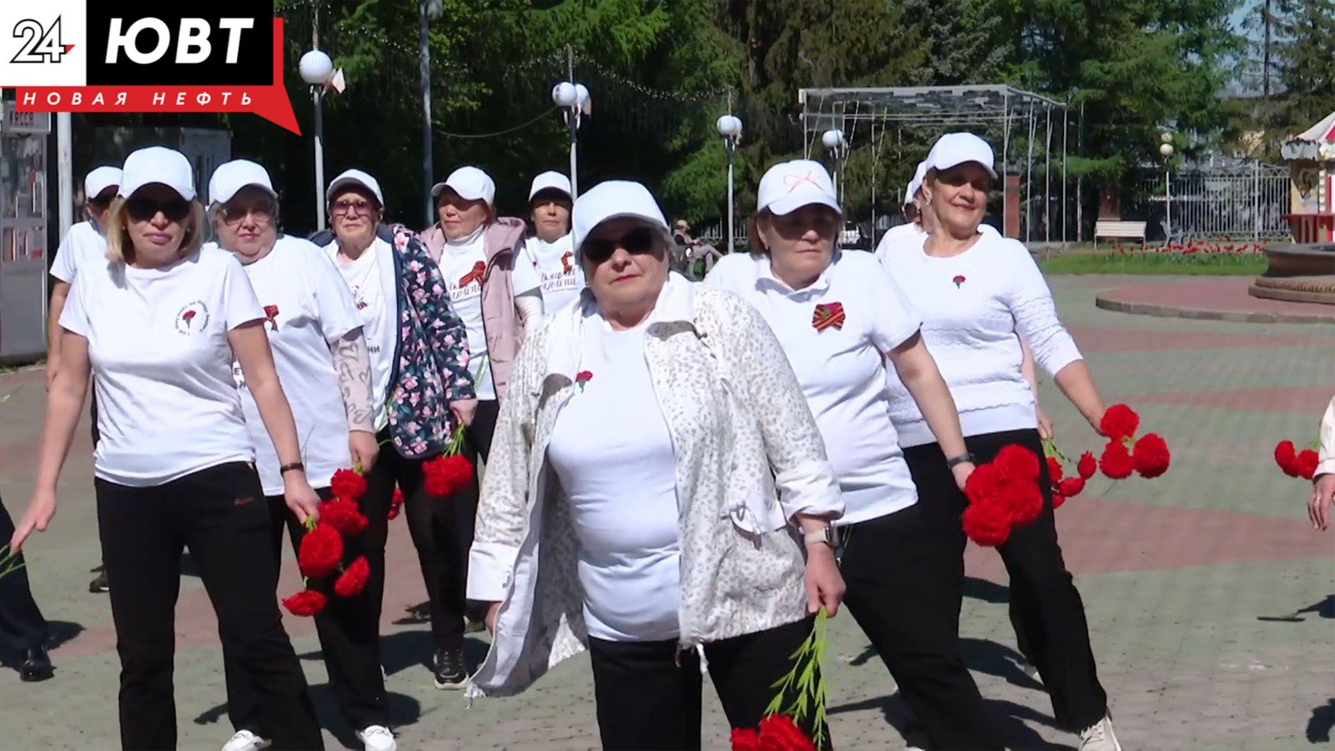 Альметьевские оздоровительные клубы в преддверии праздника встретились в городском парке