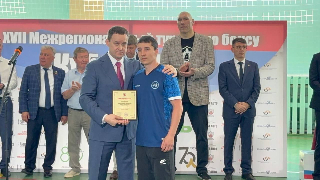 Николай Валуев посетил турнир по боксу в Лениногорске