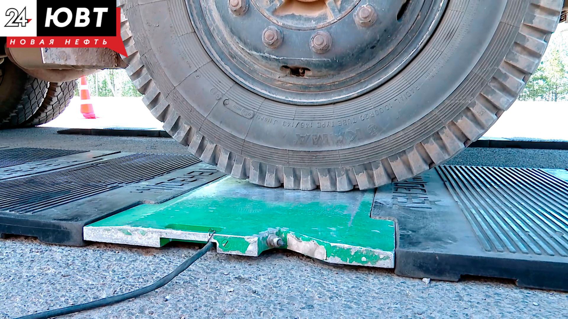 Татарстанцы жалуются на разрушение дорог грузовиками