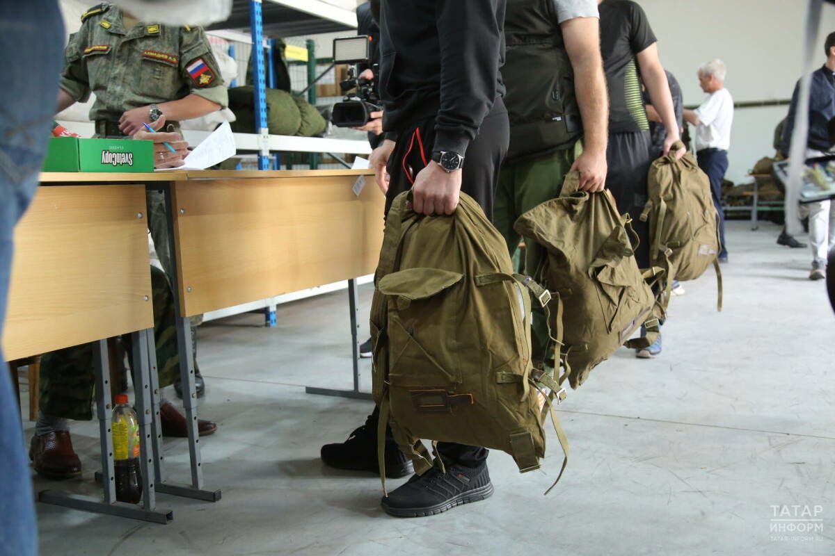 Более 8 тысяч человек подписали контракт с Минобороны в Татарстане в этом году