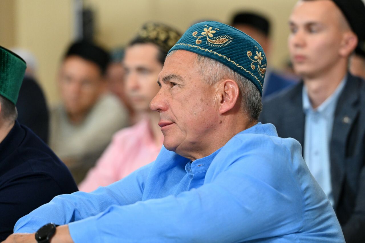 Рустам Минниханов принял участие в праздничном намазе Курбан-байрам