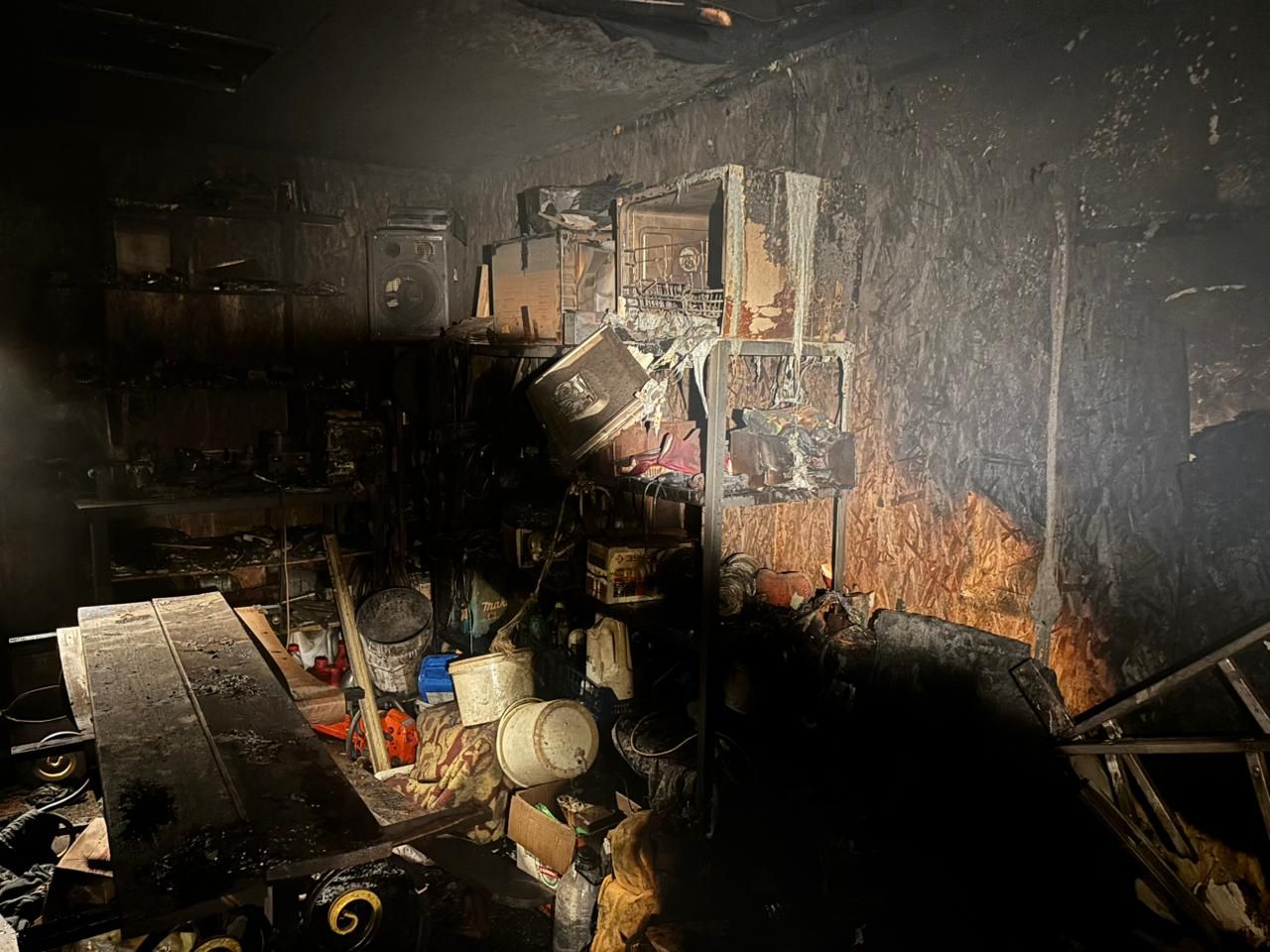 В Альметьевске сгорел гараж