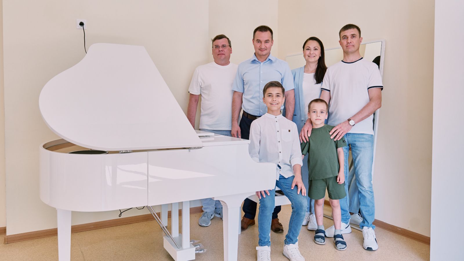 Казанская школа искусств получила рояль от Рустама Минниханова