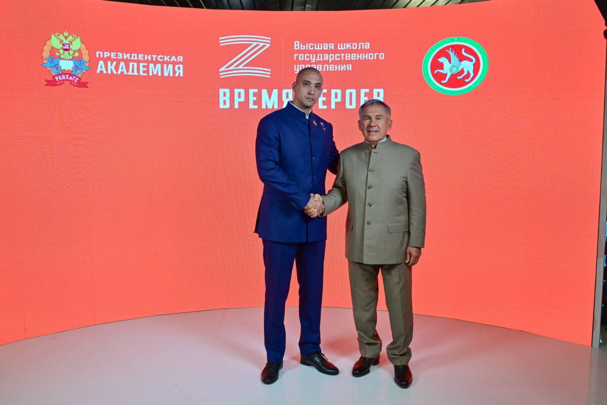 Рустам Минниханов станет наставником Героя России