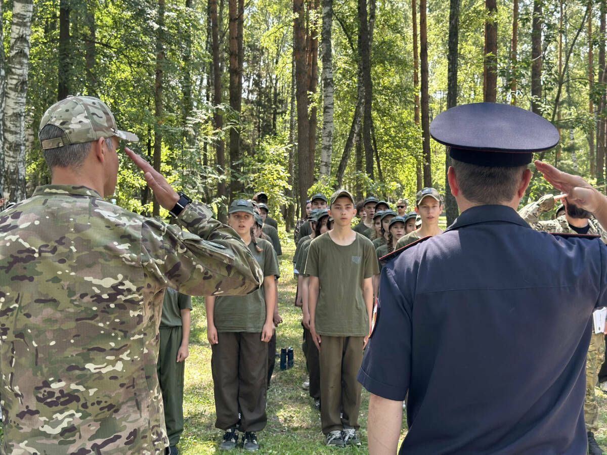 В Татарстане школьников учат управлять дронами и разминировать поля