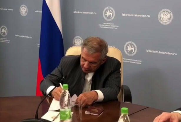 Рустам Минниханов подал документы для участия в выборах Раиса Татарстана