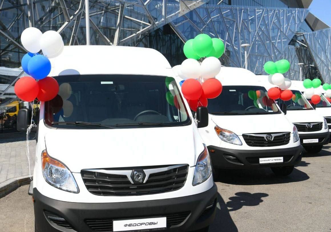 Многодетной семье из Альметьевска подарили автомобиль