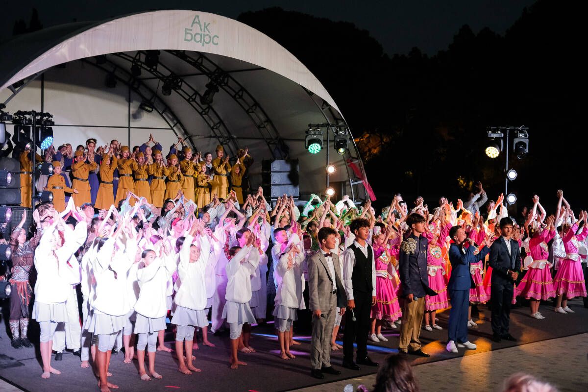 «Созвездие-Йолдызлык» завершило патриотическую смену в Крыму