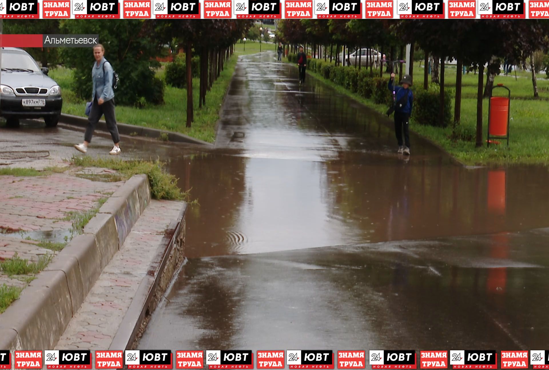 Альметьевцы жалуются на огромную лужу во дворе