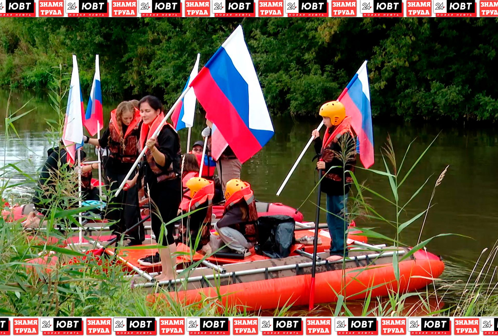 На реке Степной Зай прошел экосплав, приуроченный к дню Российского флага