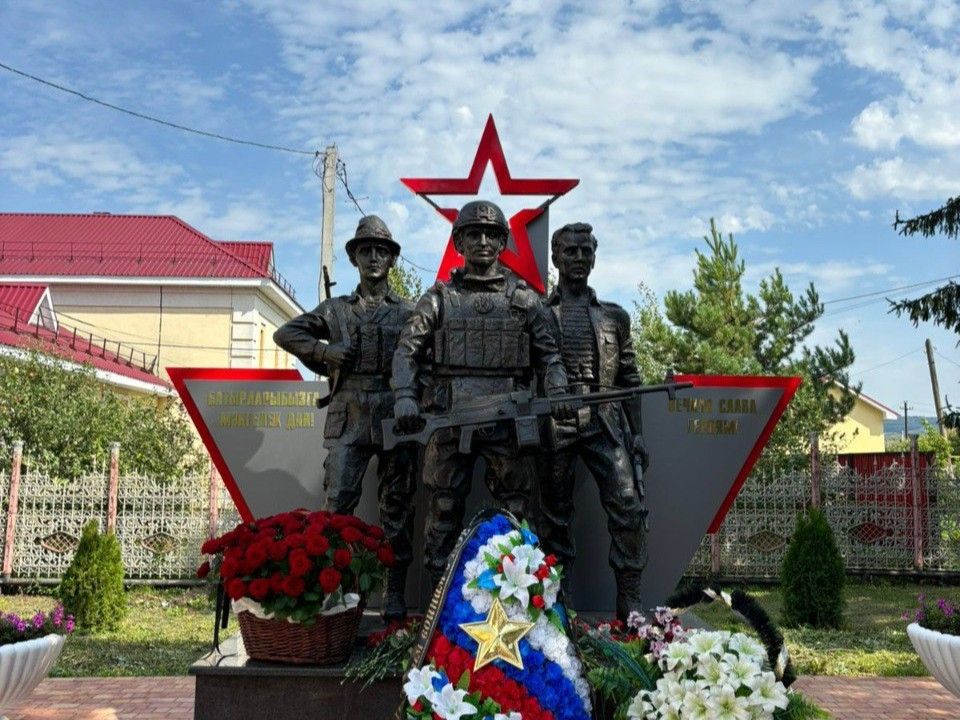 В Абдрахманово открыли обновленный мемориал защитникам Отечества