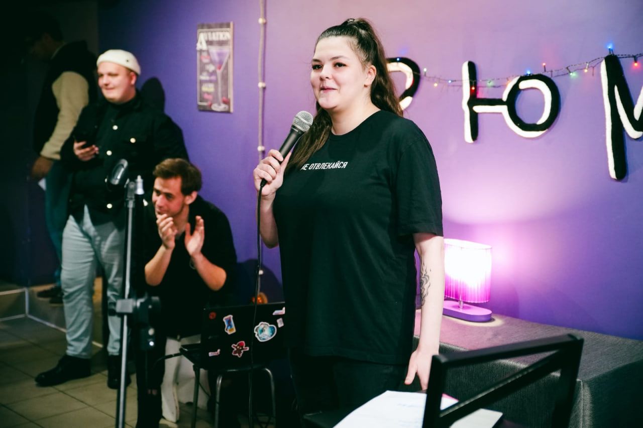 Как женщины завоевывают стендап-сцену