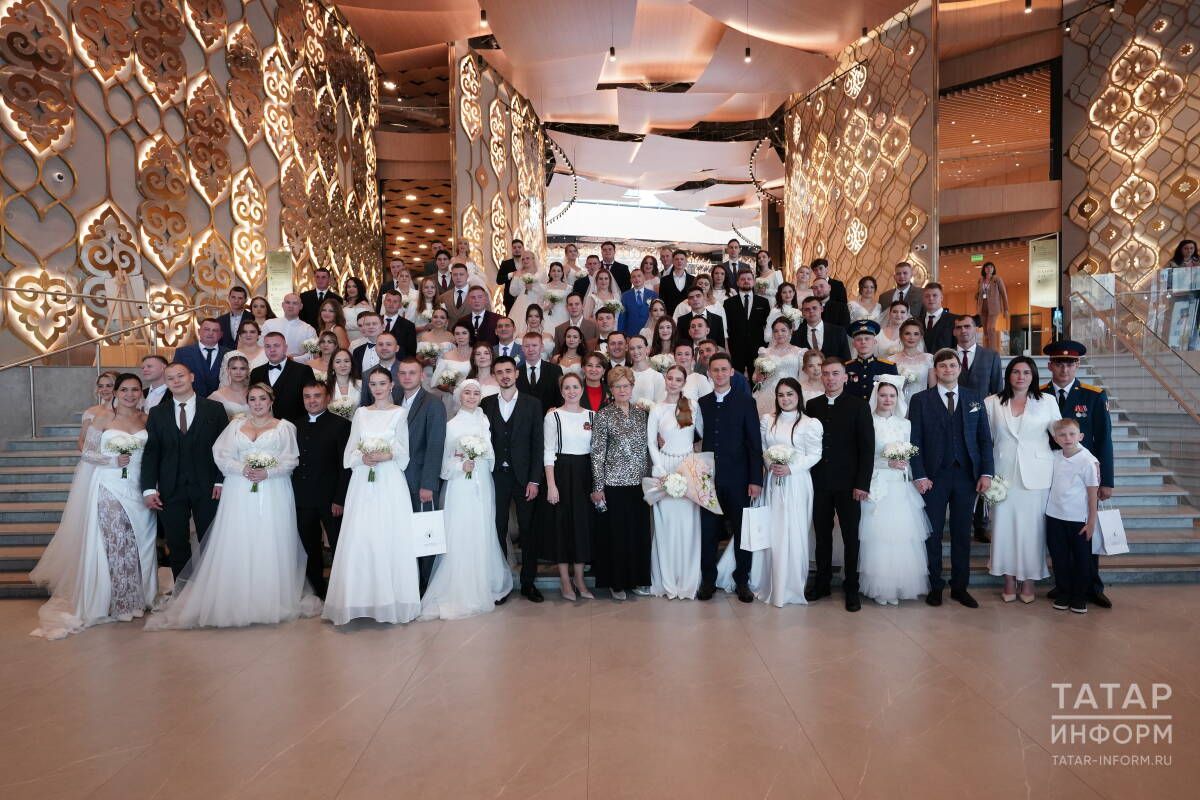 В День Республики в Казани поженились 45 пар