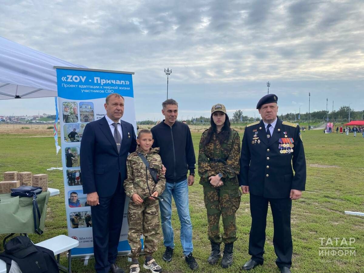 В Казани на Дне Республики прошла акция «Вступай в Армию Победы!»