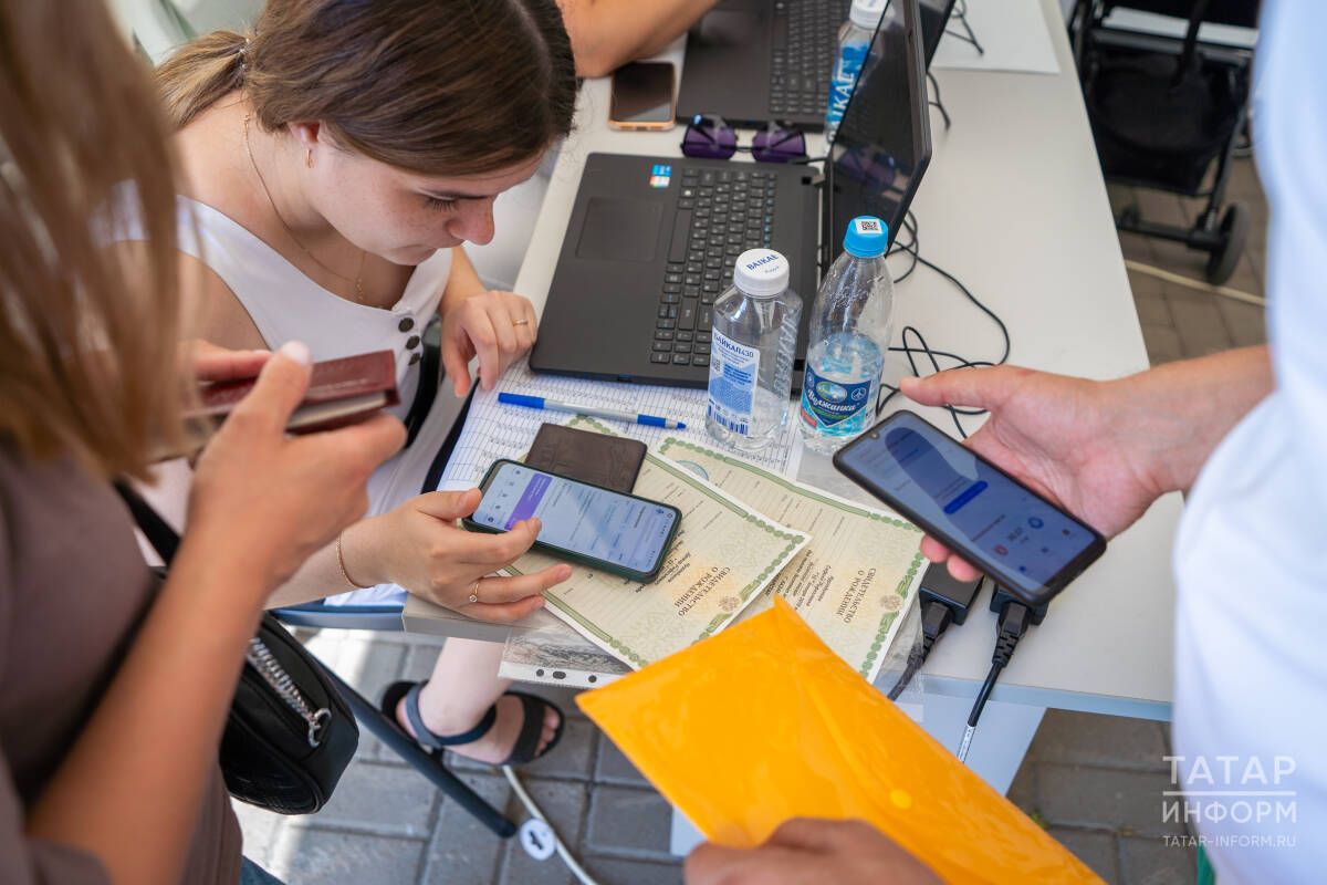 Банкам запретили открывать счета подросткам без разрешения родителей