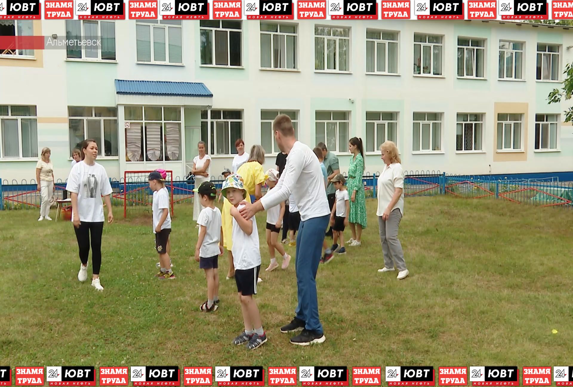 Для дошкольников Альметьевска прошел праздник «День светофора»