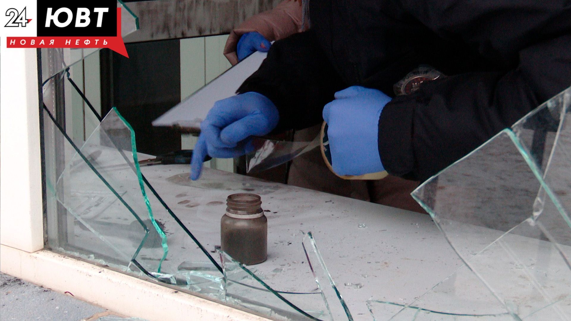 Троих татарстанцев, ограбивших салон связи в Альметьевске обвиняют в совершении преступлений с вовлечением несовершеннолетних