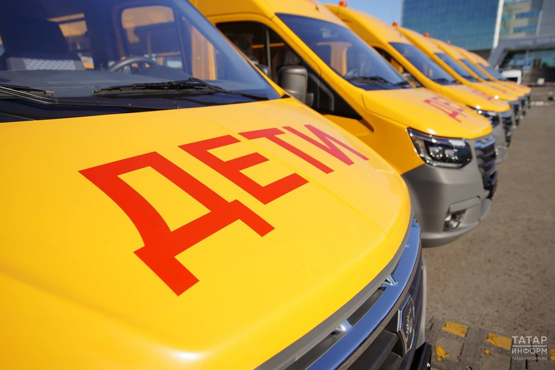 Раис РТ передал муниципалитетам 59 новых школьных автобусов