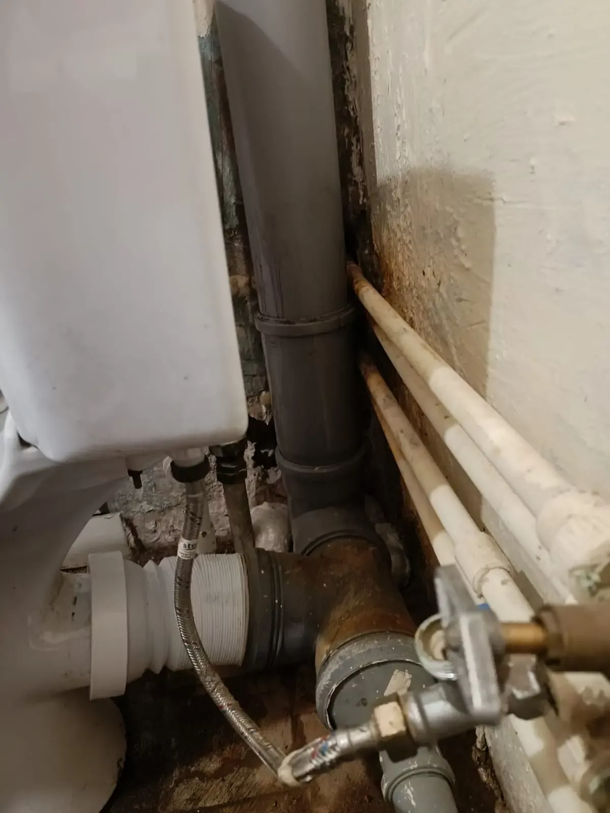 Жителю Тельмана, 60 заменили канализационный стояк