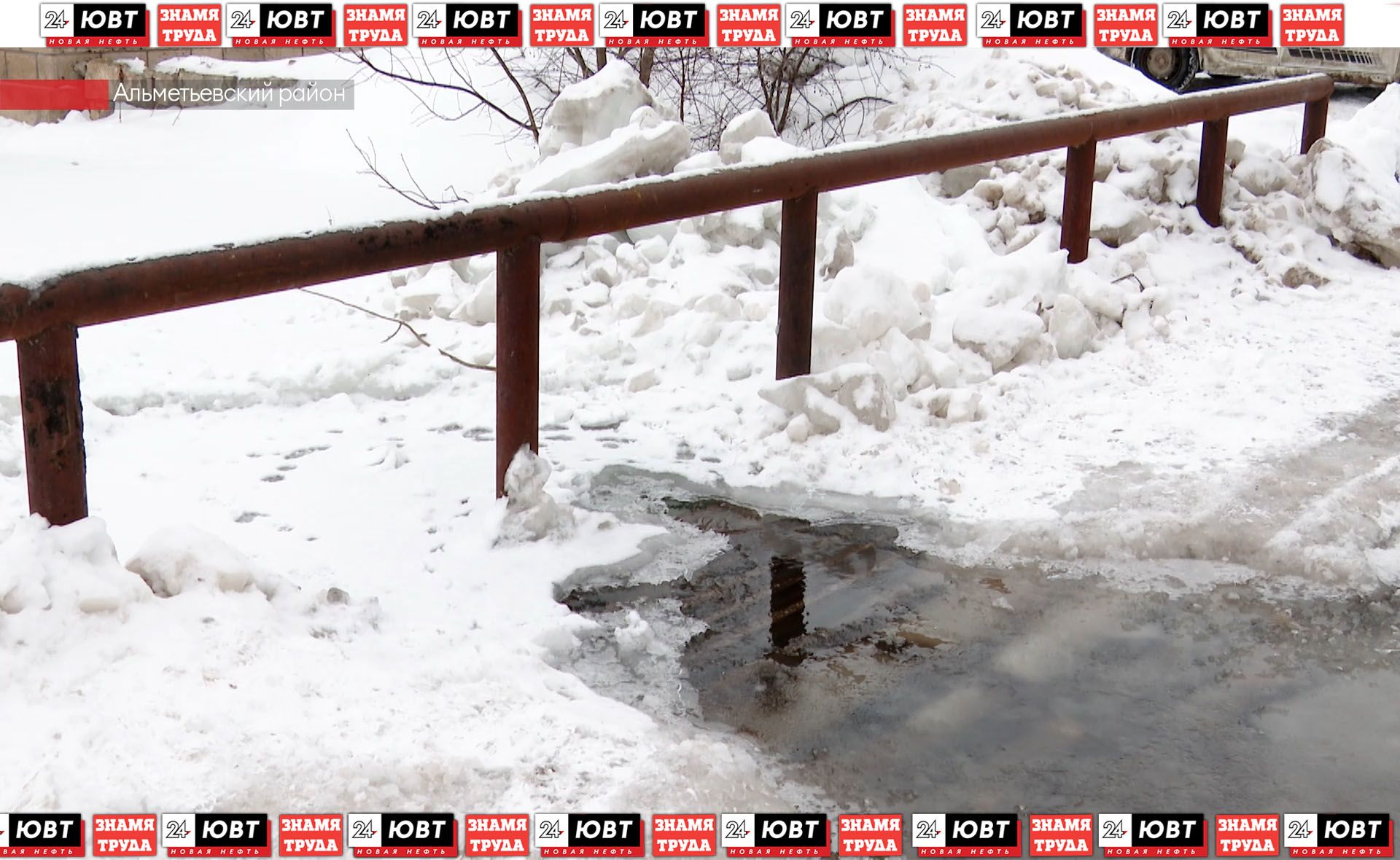 В Русском Акташе река вышла из берегов и затопила мост