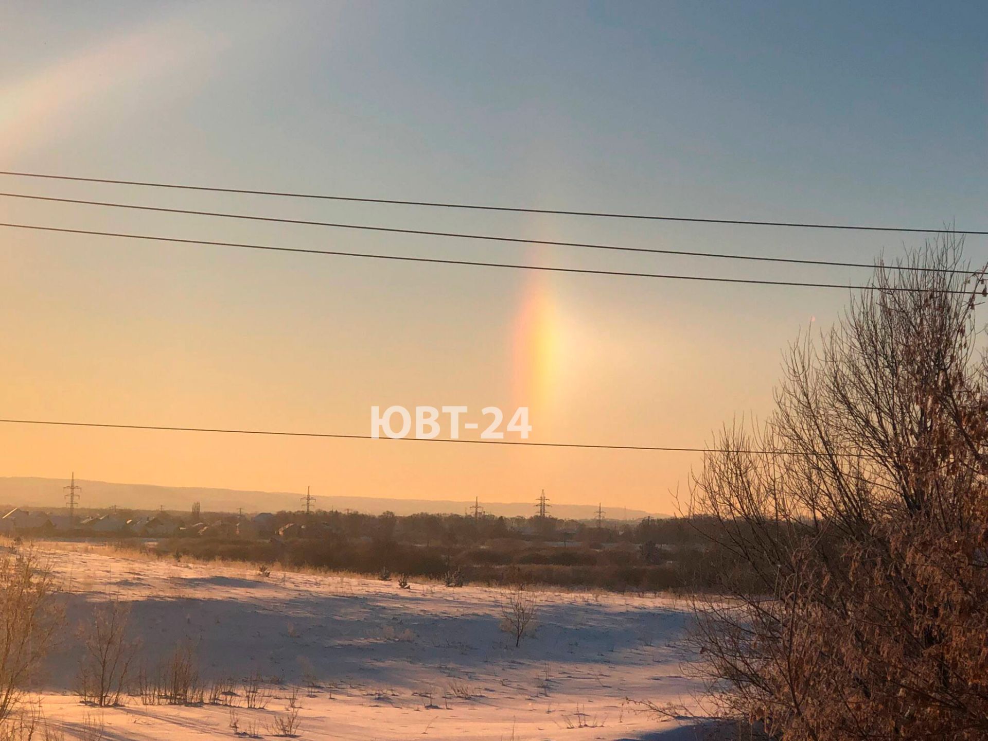 Необычный рассвет могли сегодня наблюдать жители Альметьевска