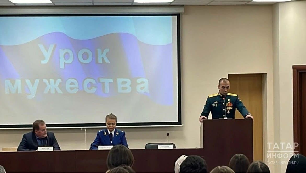 Әлмәттә махсус хәрби операция катнашучысы балалар белән очрашты