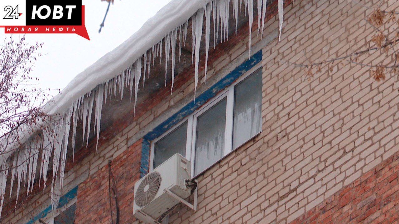 УК в Альметьевске оштрафовали за скользкие дороги во дворах и обрушенный карниз