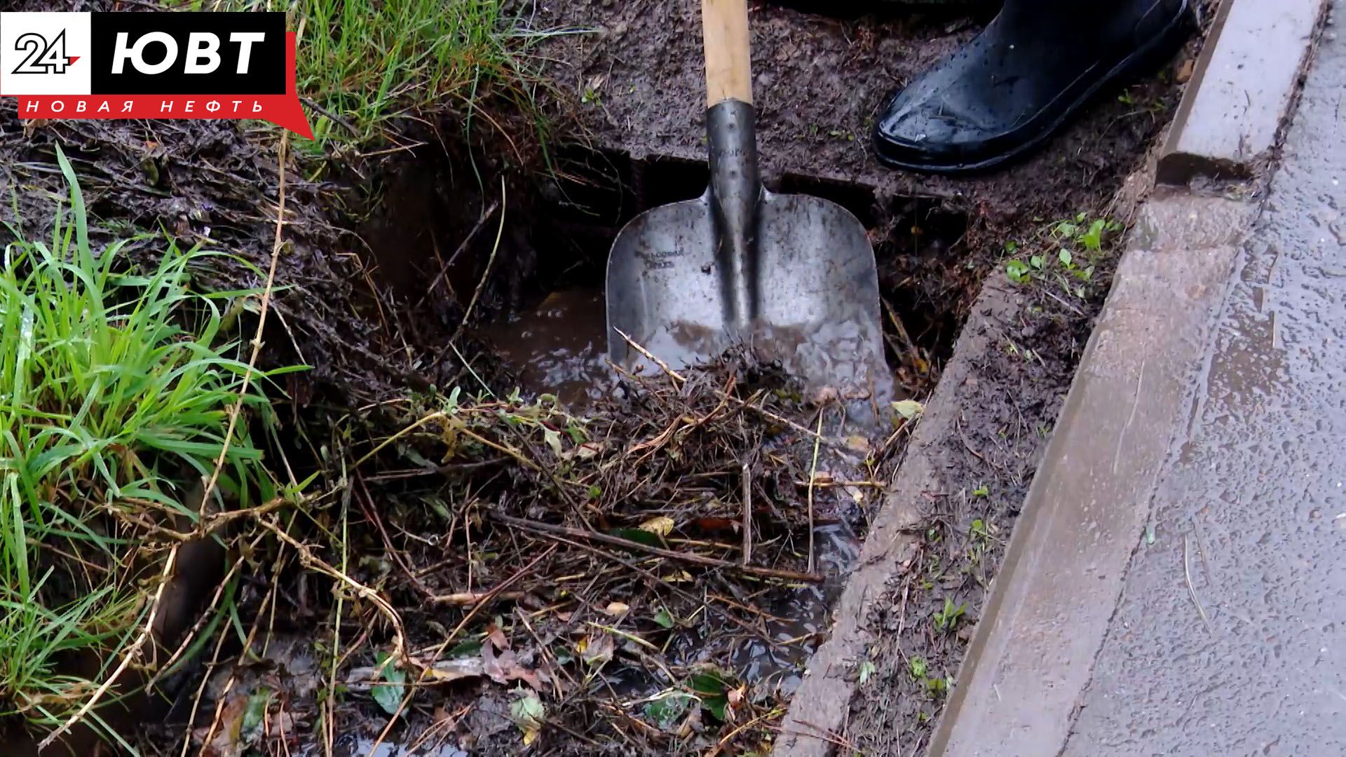 В Альметьевске проводится расконсервация ливневок