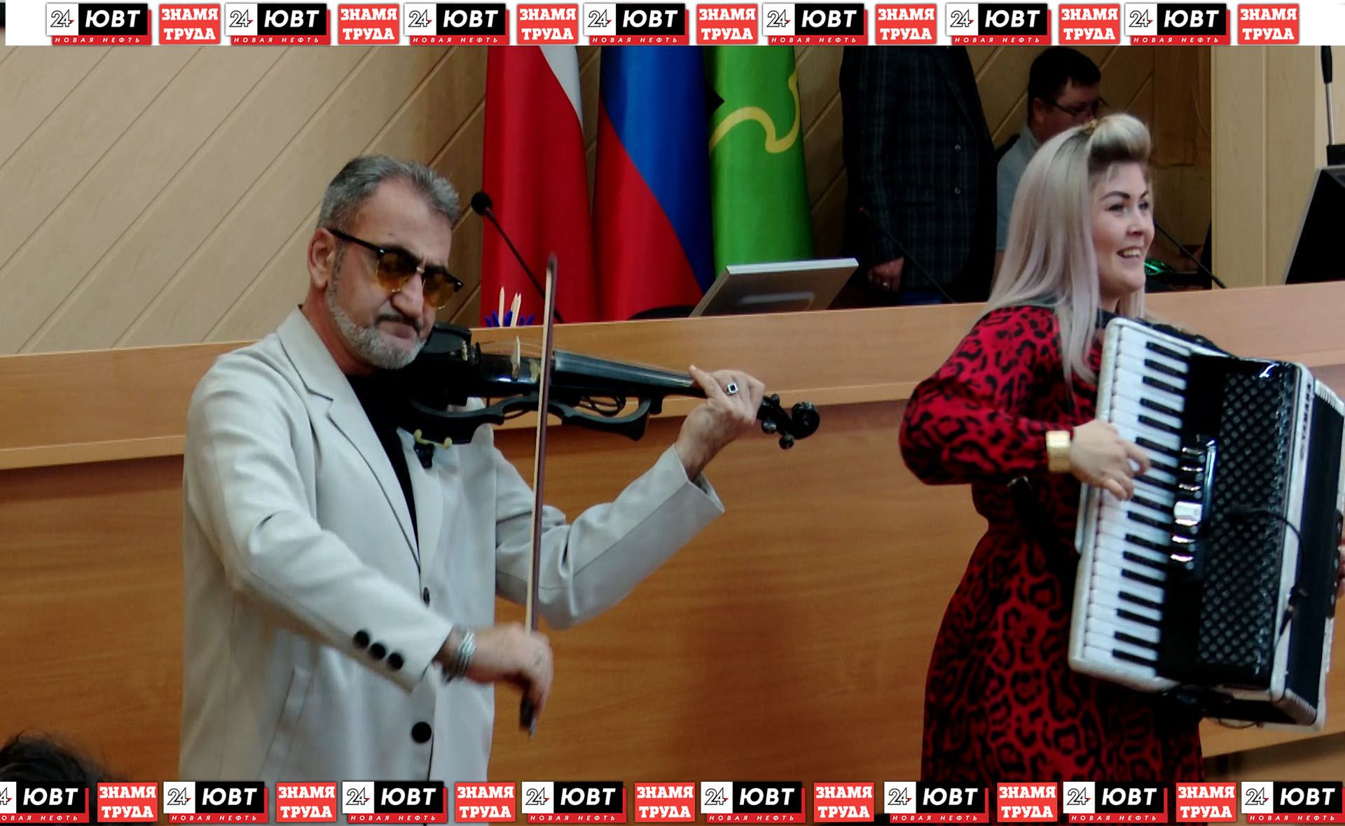 Для муниципальных служащих Альметьевска прошел концерт в честь профессионального праздника