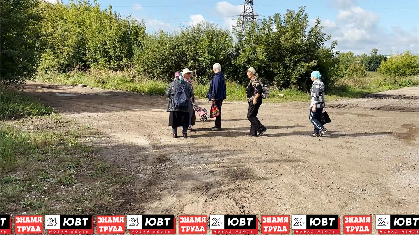 Садоводам из СНТ «Ивушка» приходится идти до огородов больше километра пешком